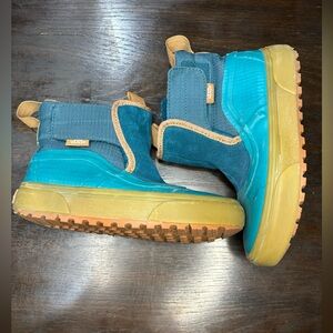 Vans Kids size 13.5 MTE Rain & Snow Boots - Blue and Tan